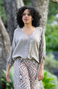 Fashion: Elodie top latte