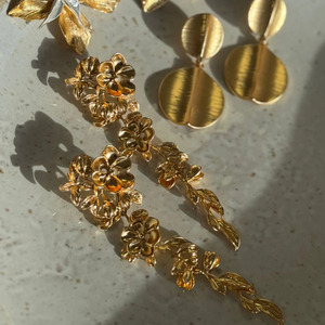 Accessories: Queen Of The Foxes Earrings - Floral Fall