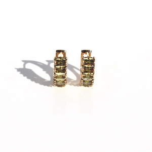 Accessories: Queen Of The Foxes Earrings Huggies - Peridot