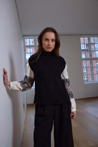 Rue De Femme: Rue De Femme Giselle Knit Vest - Black