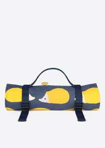 Anorak: Anorak Kissing Hedgehogs Regular Picnic Blanket