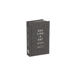 Books: Charcoal Canvas One Line A Day - Chronicle Books