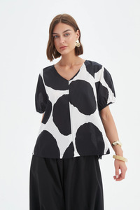 Tirelli: Tirelli V Neck Bishop Sleeve Poplin Top - Black/White Spot