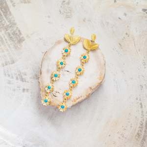 Raw Crystal Stone Earrings | Blue Daisy Drops