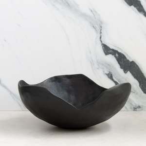 Platters Serveware: Mano Bowl | Black | Large