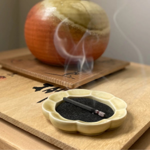 Japanese Incense | Hibi | Seto Porcelain Incense Dish | Sand