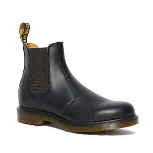 Dr Martens 2976 Chelsea Black Leather Pull On Boots: Dr Martens -2976 Chelsea Boot Smooth Leather Black