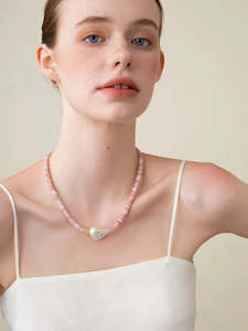 Frontpage: Pink Beaded Elegant Baroque Necklace