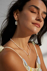 Frontpage: Vintage Gold Pearl Earrings