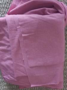 Rose pink 100% merino -  1.60cm remnant, small hole, photographed