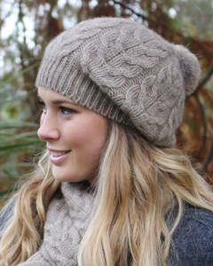 Relaxed Cable Hat w Fur Pompom