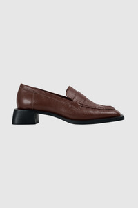 Commonplace Essentials - Chelsea Loafer - Brown