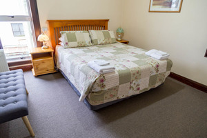 Products: Queen Room