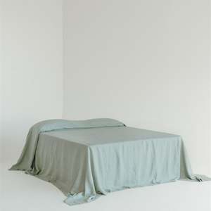 Bedspread in Heavyweight Linen - Sage Green