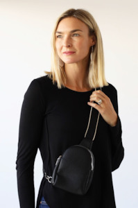 Archer House 1: CROSS BODY PHONE BAG - Black