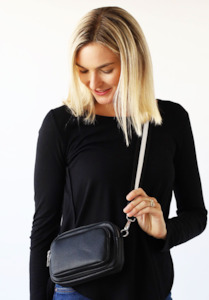 3 ZIP POCKET CROSS BODY BAG - Black