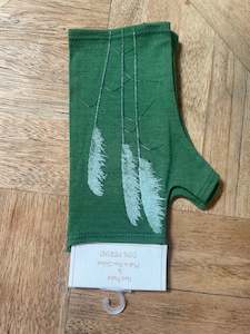 MERINO PRINTED GLOVELETS - Green with Grey Toi Toi