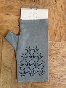 MERINO PRINTED GLOVELETS - Grey Marl with Grey Leaves