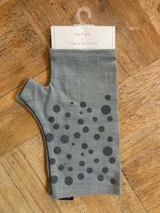 MERINO PRINTED GLOVELETS Grey Marl with Dark Grey Spots