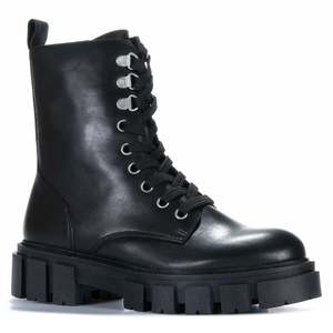 Womens Boots: EOS Feature