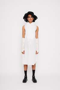 Frontpage: SLEEVELESS BIBBED SHIRT DRESS 001 - WHITE