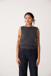 Sibling Plainstarmerino: Merino Star Vest - Shadow Grey