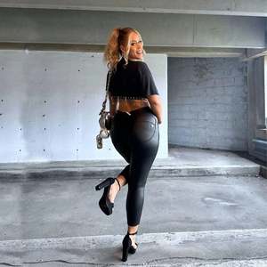 WRUP Curvy Faux Leather - High Waisted - 7/8 Length - Black