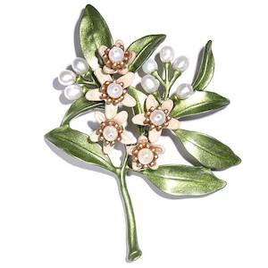 Pearls: Brooch "Clematis"