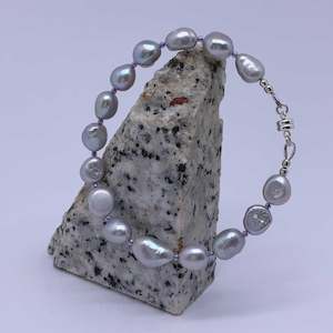 Grey: 925 Sterling Silver Baroque Pearl Bracelet "Dara" (Grey)
