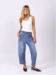 Monaco Jeans: LEO BARREL JEAN - BLUE