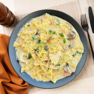 Frontpage: Creamy Chicken Farfelle Pasta