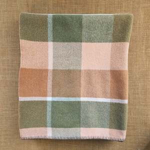 Frontpage: Olive and Chocolate Tan Check KING SINGLE New Zealand Wool Blanket