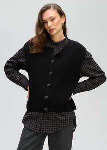 Knitwear: LD & CO – Ribbed Vest LC8162 – Black