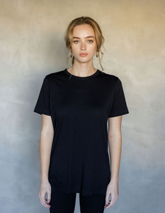 Mazu: MAZU – Embrace Tee – Black