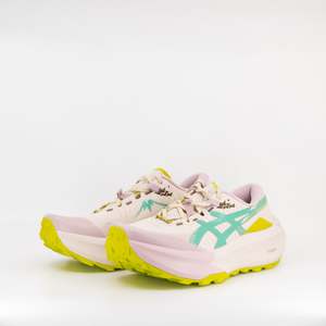 B Standard: Asics Trabuco Max 5 (B Standard) Womens Mineral Beige/Aurora Green