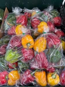 Covered Crops Vegetables: Capsicums Mix Colour Bag (Red*2 Green*1 Yellow*1) 4pc NZ