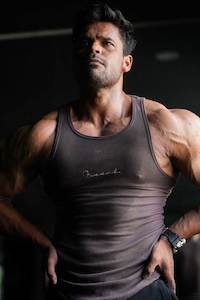 Gym Vest Men: Ribbed Tank Brown