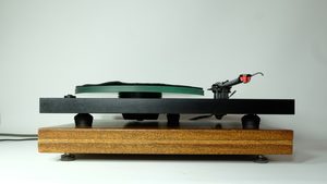 Products: Turntable Isolation Base – By FiF