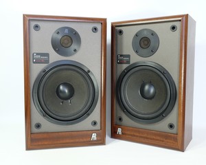 Products: AR 18 Bookshelf Speakers