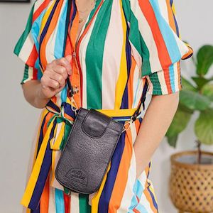 Hello Friday: Hello Friday Lexi Phone Bag - Black