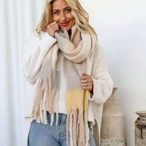 Wrap Scarf - Soft Grey Lemon