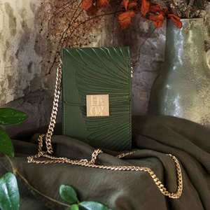 Couples: Flox Antipodes City Pouch
