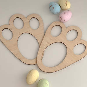 Easter 1: Easter Bunny footprint stencil
