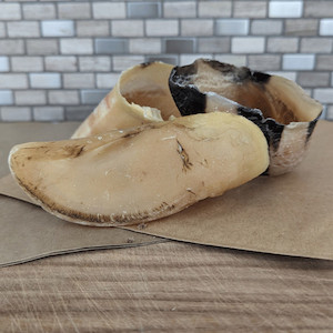 FurFrienz: Natural Beef Hoove - Long Lasting Dog Treat