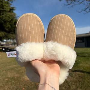 All: Lounge 101 Sheepskin Slipper