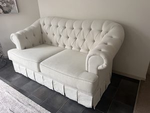 Products: 2 Seater couch – Decorhire