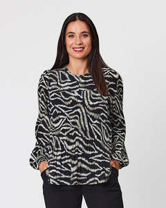 T Shirts: Black Stone Small Pleat Top 8506 - Black/Off White