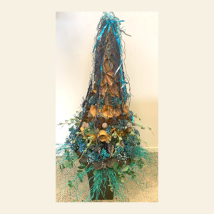 Christmas Tree: Modern Dried Christmas Arrangement