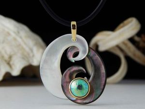 Neil Hanna Blue Pearl 18ct gold pendant 802