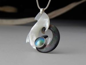 Neil Hanna: Neil Hanna pendant 819